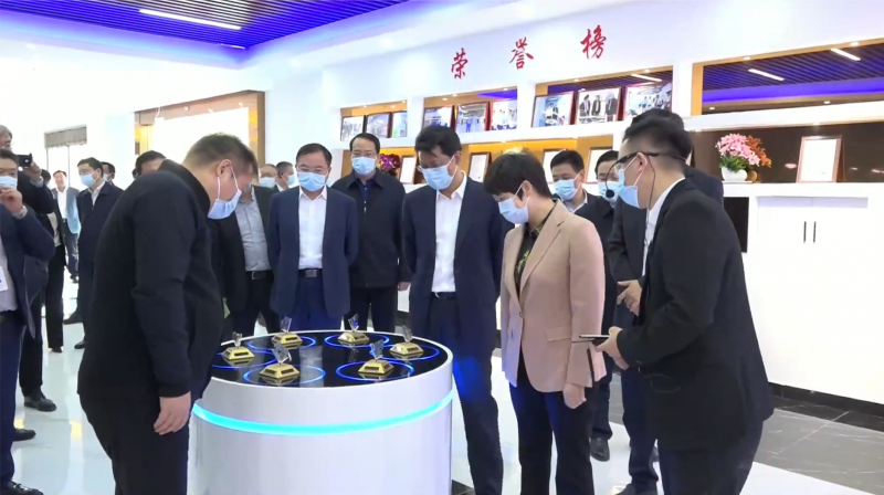 揚(yáng)州市委書記張寶娟，市長王進(jìn)健蒞臨我司參觀。